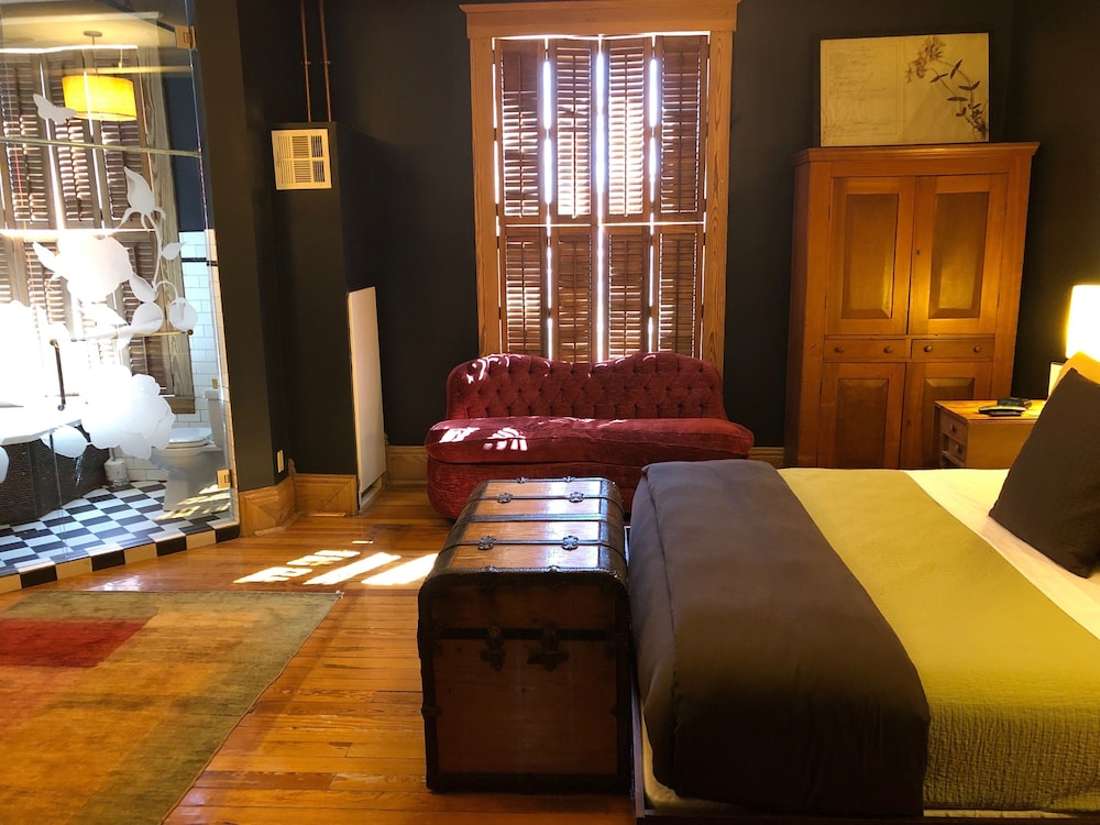 Double Room, Ensuite, City View (Room 06)