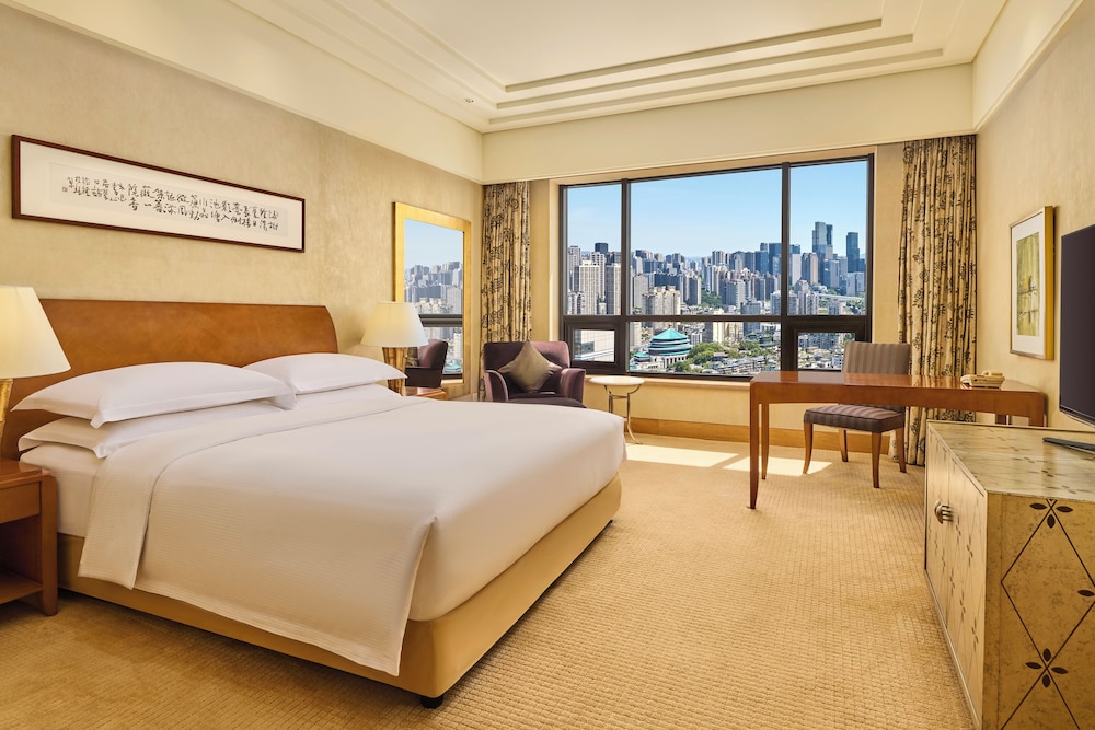 King Hilton Executive Peninsula View - Photo 3