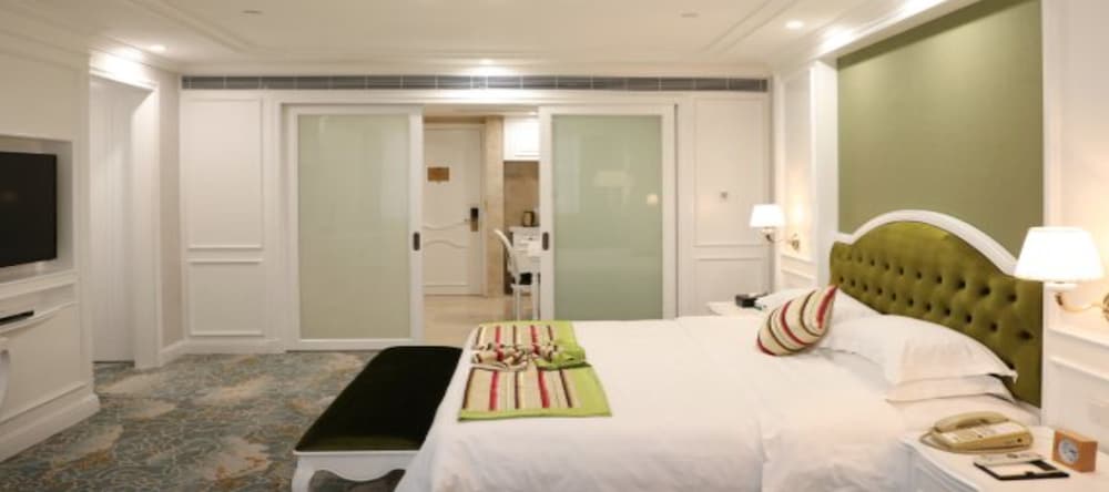 Deluxe Suite photo 2