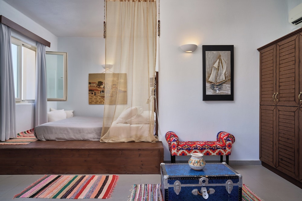 Traditional Suite with Panoramic Sea View photo 3