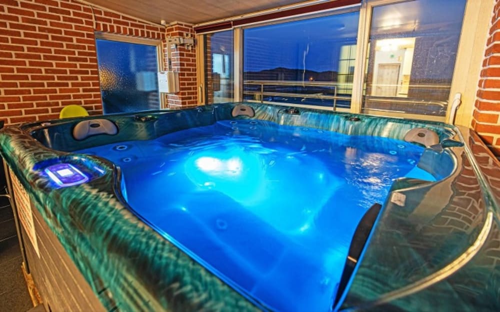 Room (No 301 Jet Spa (dogs allowed))