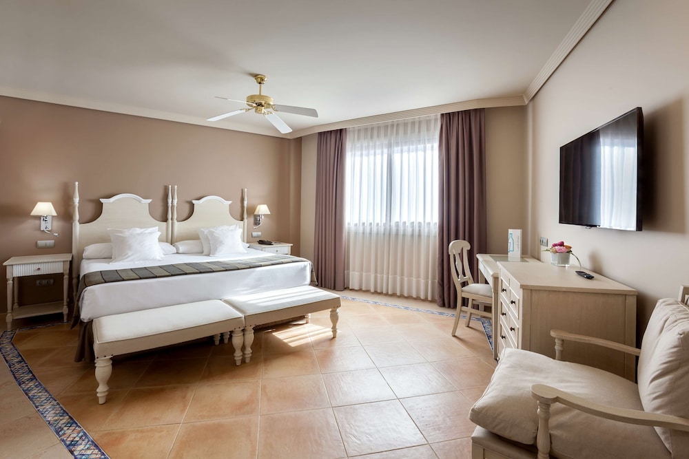 Club Room (Deluxe Premium)