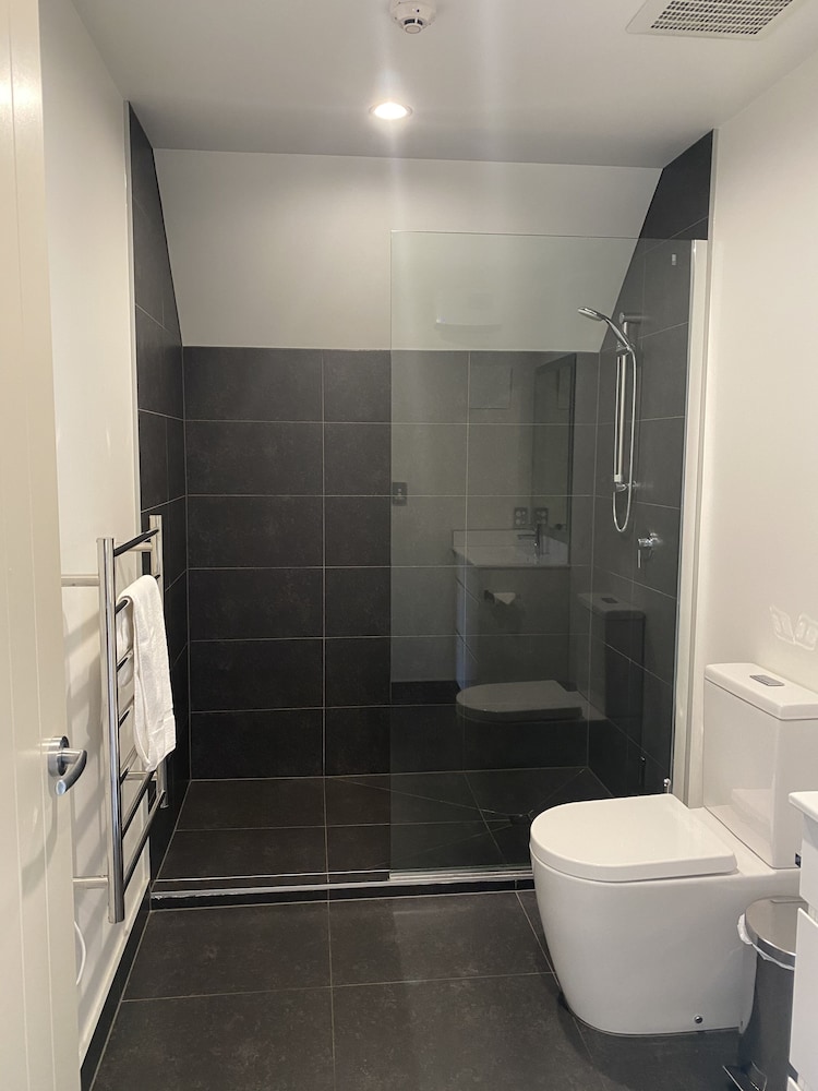 Executive Room, 1 Bedroom, Refrigerator & Microwave (First Floor) thumbnail 6