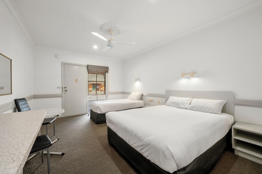 Deluxe Twin Room photo 2