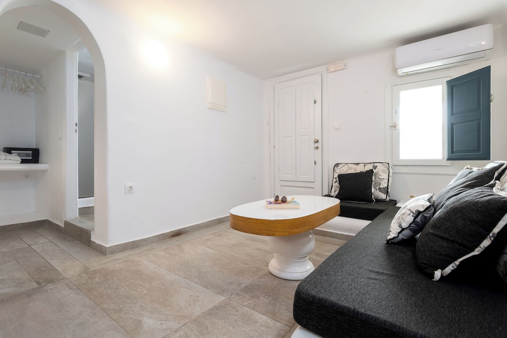 Suite with Heated Plunge Pool - Photo 5