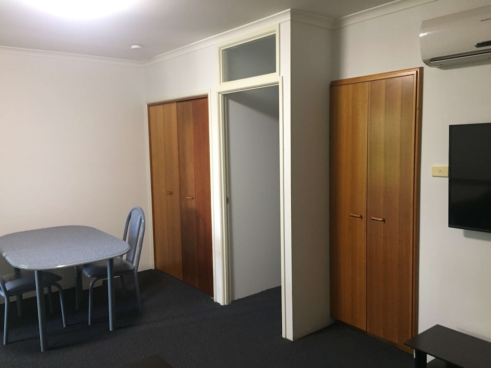 Superior Apartment, 1 King Bed, Non Smoking, Kitchenette - Photo 6