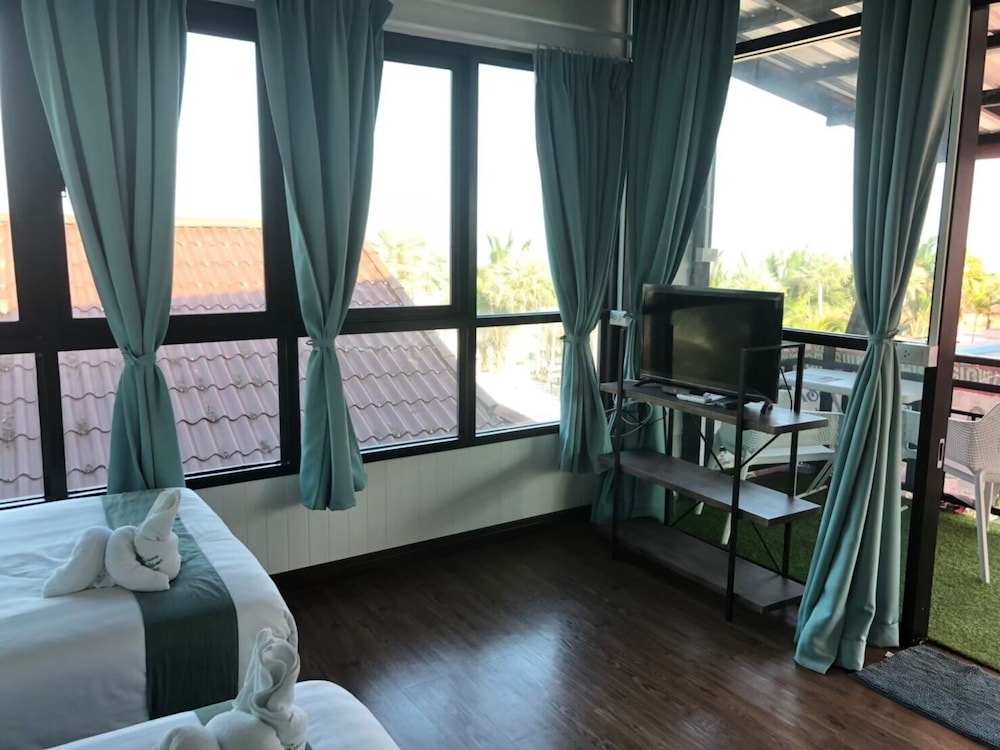 Deluxe Room with Balcony and Sea View photo 1