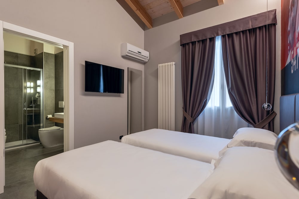 Deluxe Double Room - Photo 15