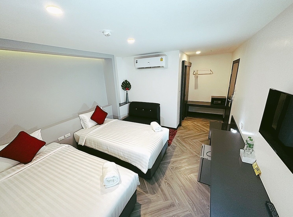 Deluxe Twin Room (No window) photo 1