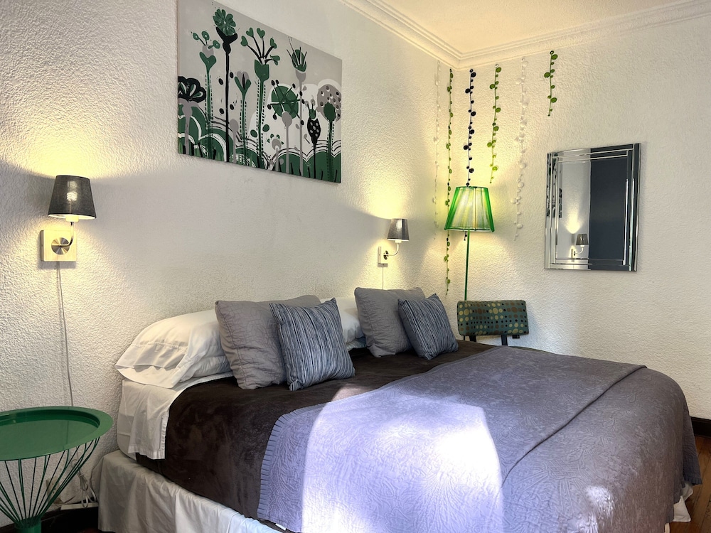 Deluxe Room, 1 King Bed, Terrace (C1)