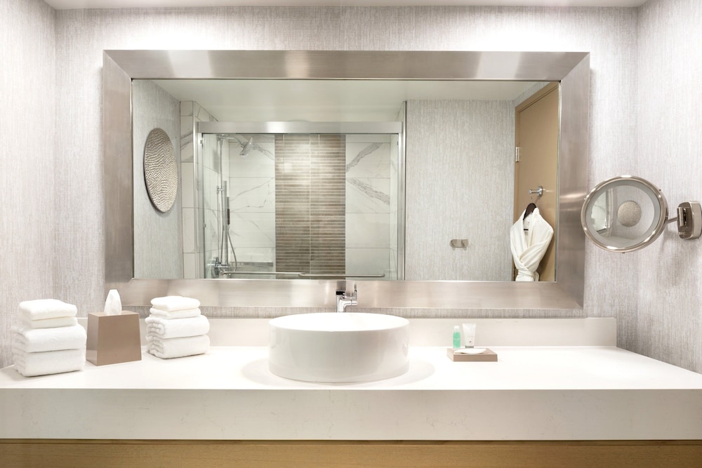 Deluxe Room, 1 King Bed