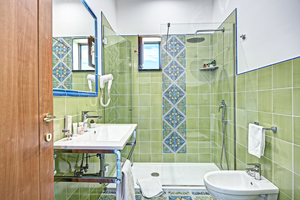 Deluxe Double or Twin Room, 1 Bedroom, Ocean View photo 3
