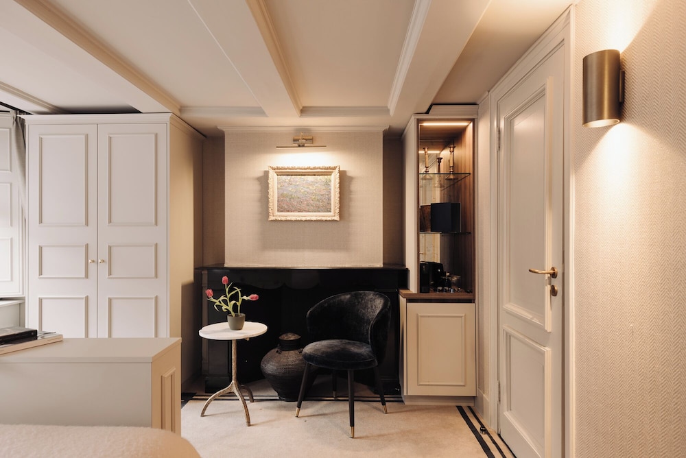 Room (Merchant Streeview)
