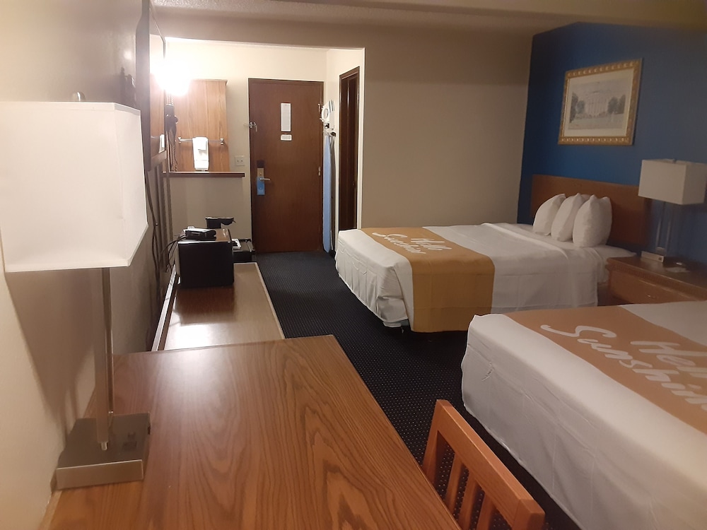 Room, 2 Queen Beds, Non Smoking - Photo 4