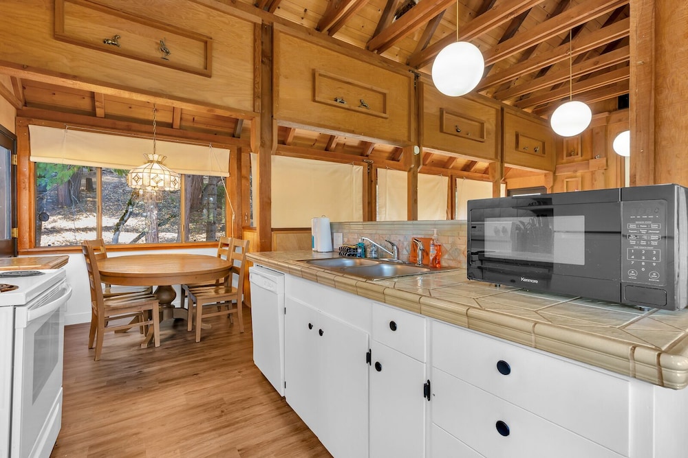 Cabin, Multiple Beds, Patio, Mountain View (Timber Lodge Yosemite) photo 3
