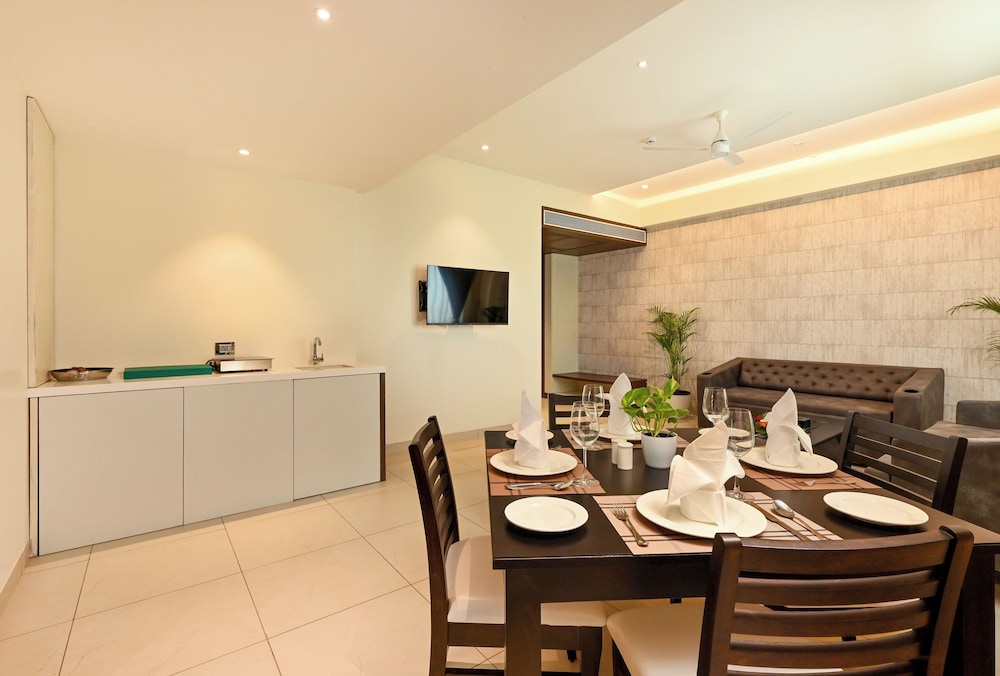 Executive Suite - Photo 4