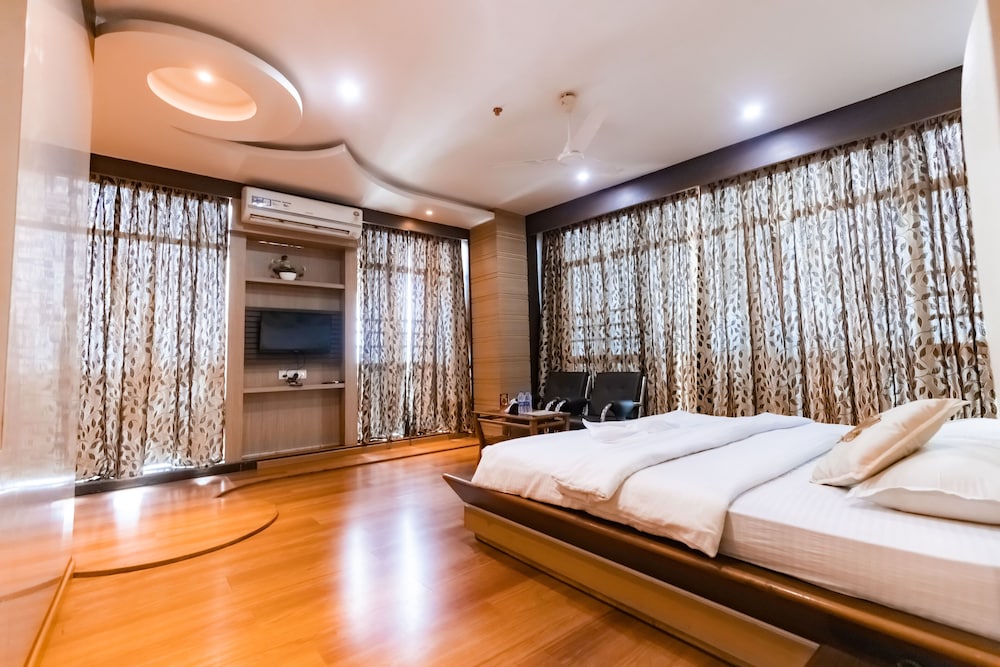 Luxury Suite, City View