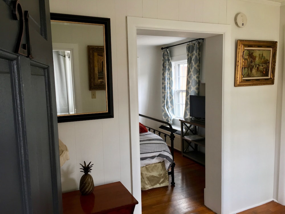 Standard Room, 1 Queen Bed photo 1