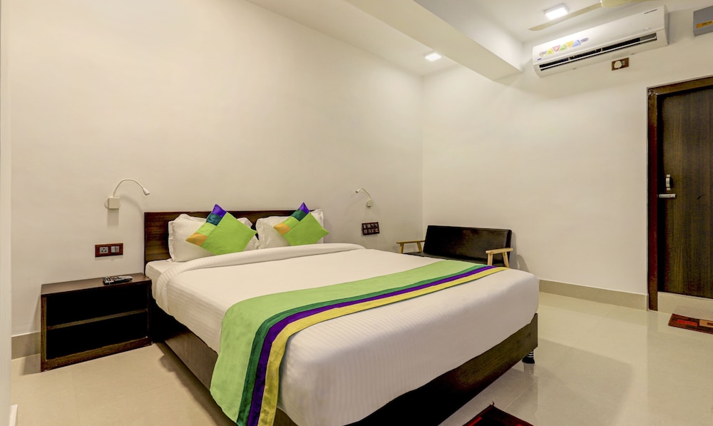 Deluxe Room - Photo 8