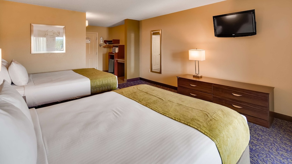 Standard Room, 2 Queen Beds, Accessible, Refrigerator & Microwave (Walk-in Shower) photo 2