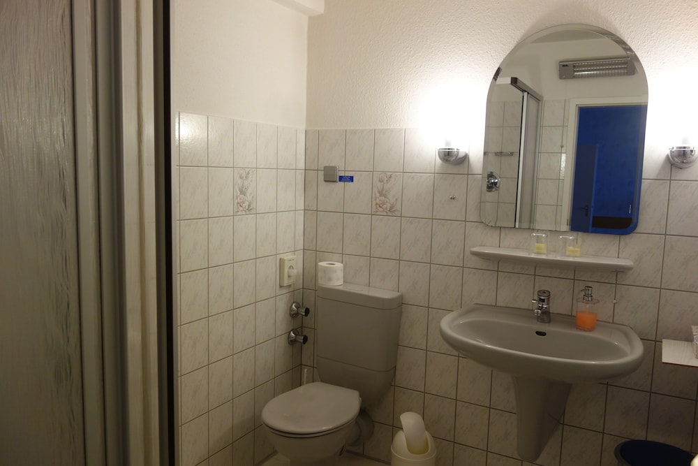 Standard Double or Twin Room photo 3