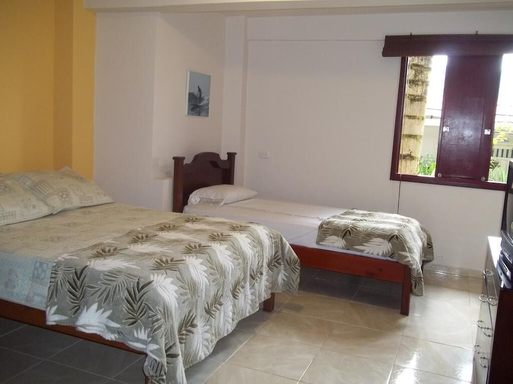 Quintuple Room, 1 double bed, 3 single beds photo 2