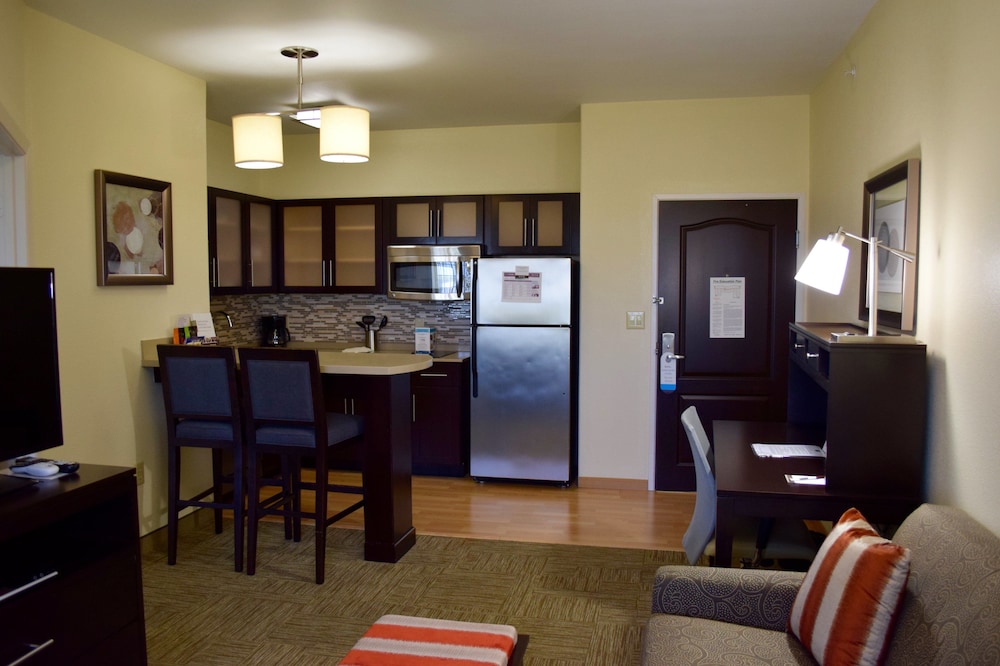 Suite, 1 Bedroom, Accessible, Kitchen (Hearing, Mobility, Bathtub) - Photo 12