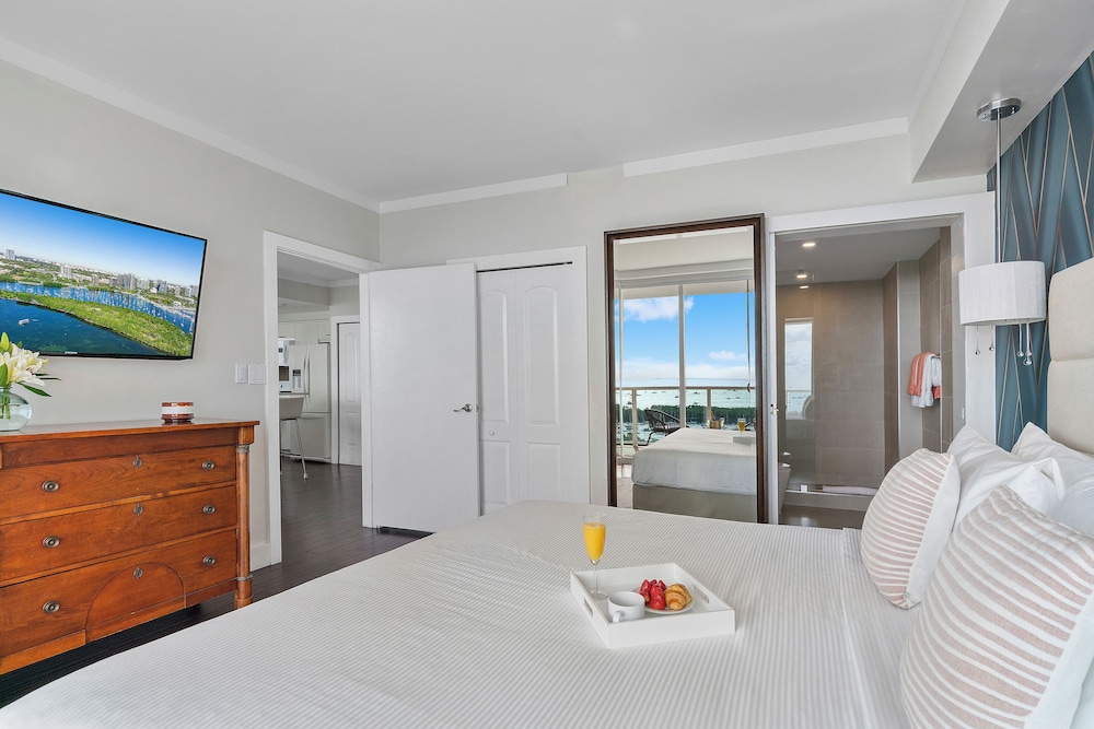 Deluxe Apartment, 1 King Bed with Sofa bed, Balcony, Ocean View1002.02 photo 3