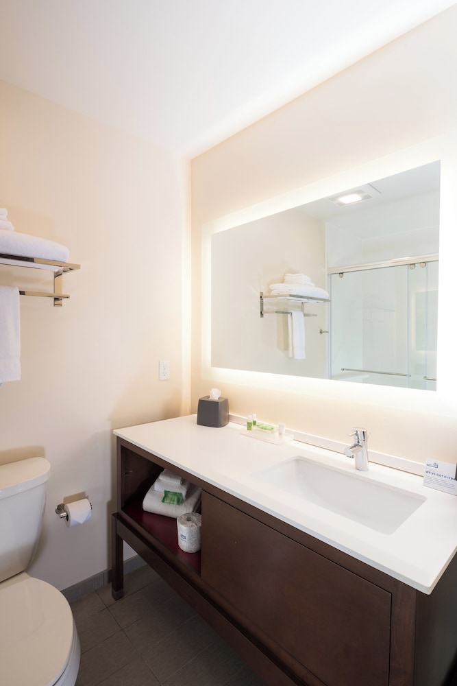Standard Room, 1 King Bed (Walk-In Shower) - Photo 4
