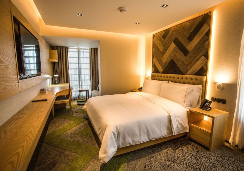 Premium Double Room, Refrigerator & Microwave photo 1