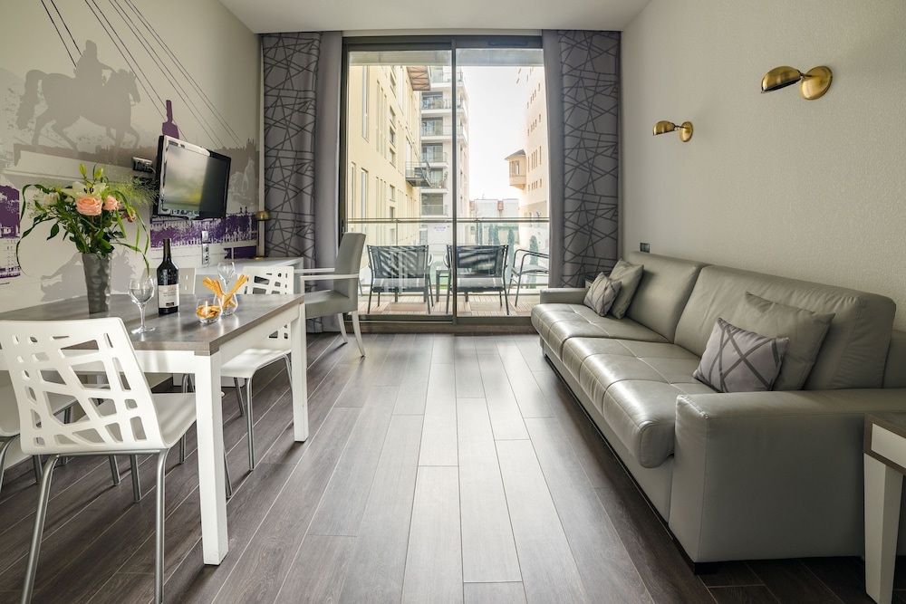 Condo, 1 Bedroom thumbnail 6