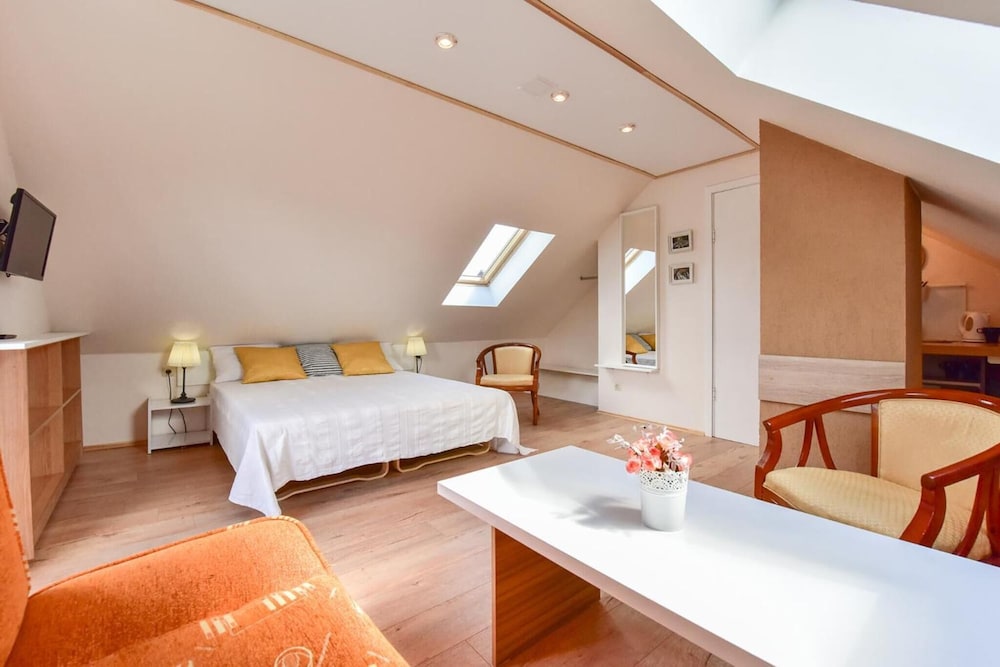 Standard Quadruple Room, Private Bathroom, Garden View photo 2