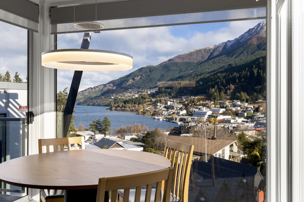 One Bedroom Suite - Lake View