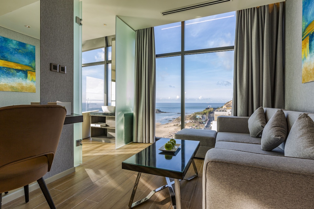 Premier Pearl Oceanfront photo 2