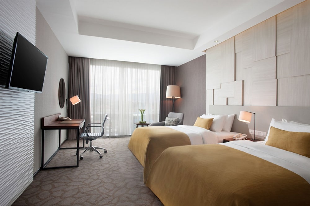 Premium Room, 2 Twin Beds, Accessible, Club Lounge Access