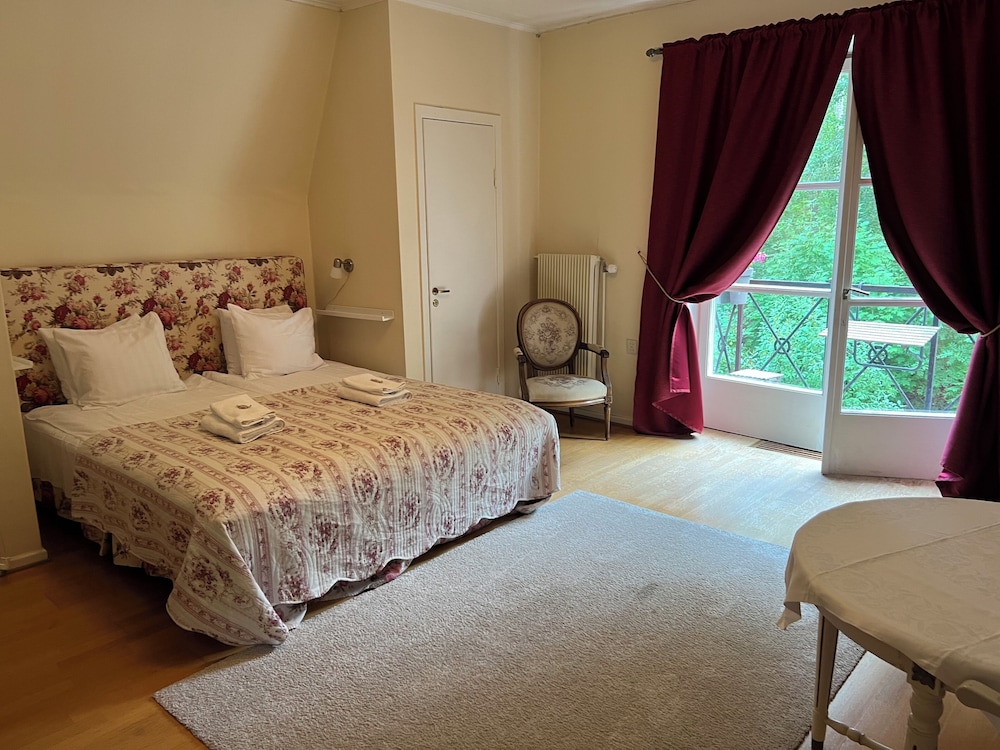 Classic Double Room, Garden View