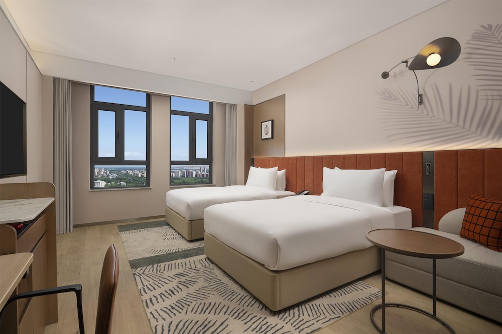 Room, 2 Twin Beds, Lake View