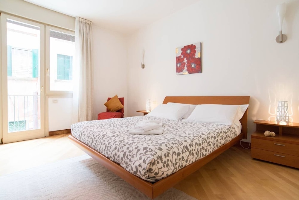 Apartment, 2 Bedrooms, 2 Bathrooms photo 1