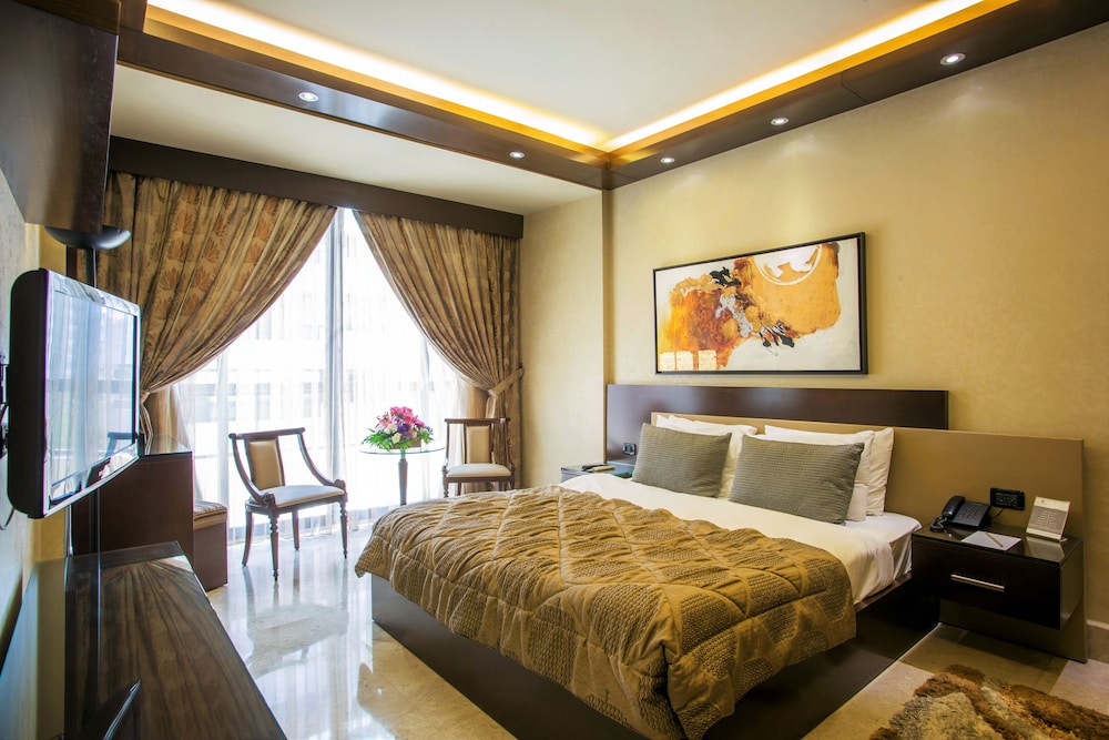 Executive Suite, 1 King Bed, City View