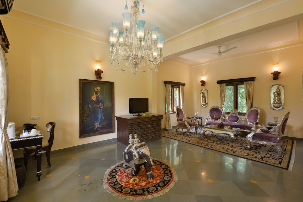 Queens Room - Photo 6