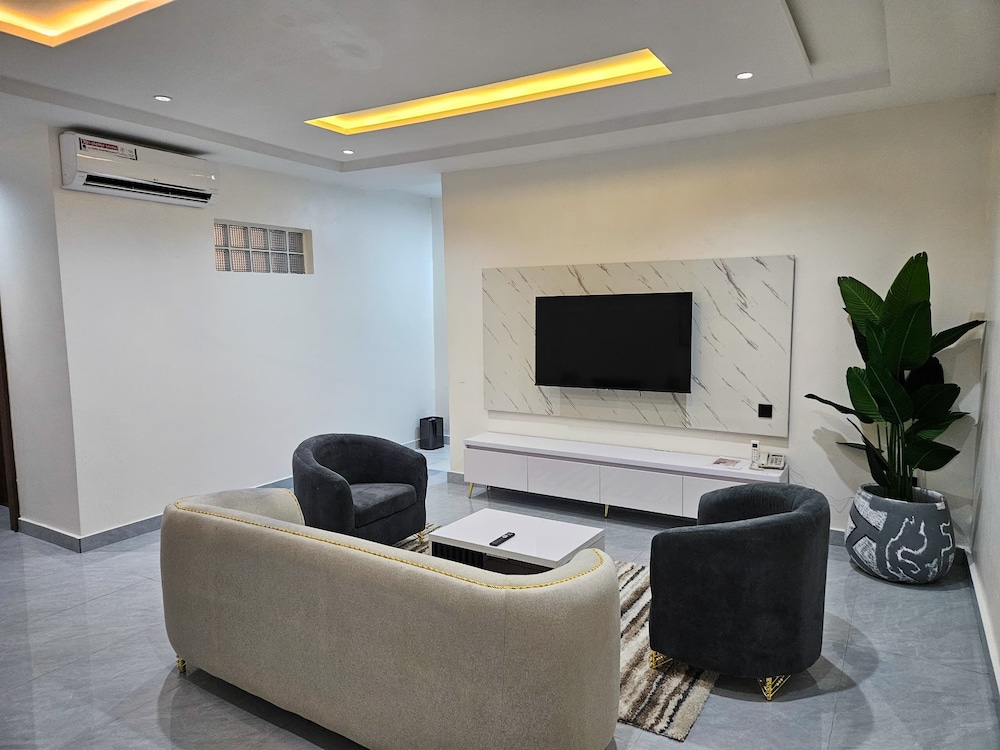 Luxury Suite, Balcony, Courtyard View photo 3