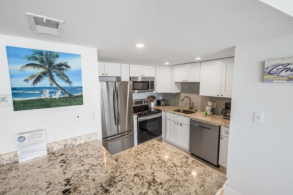 Condo, 2 Bedrooms, Balcony, Beachfront (308) photo 3