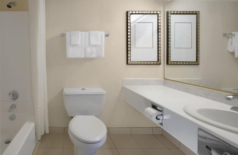 Manor Double Queen Room - Photo 4