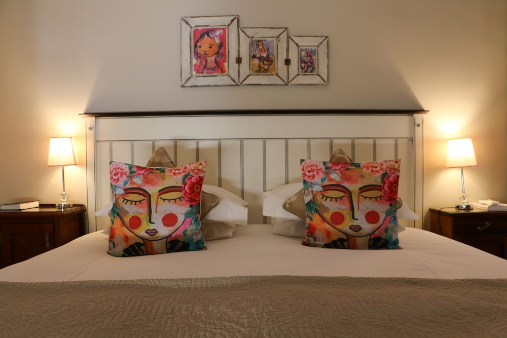 Comfort Chalet, 1 Bedroom (Rommel Self-catering Unit, En-suite) photo 2