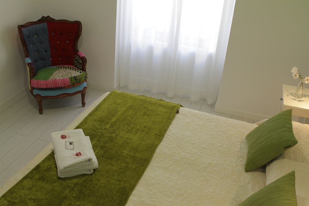 Studio Suite, 1 King Bed, Non Smoking photo 2