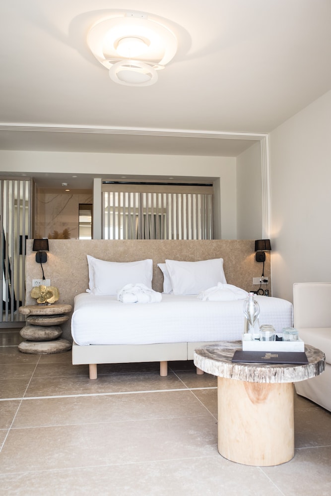 Superior Suite with Private Pool - Photo 1
