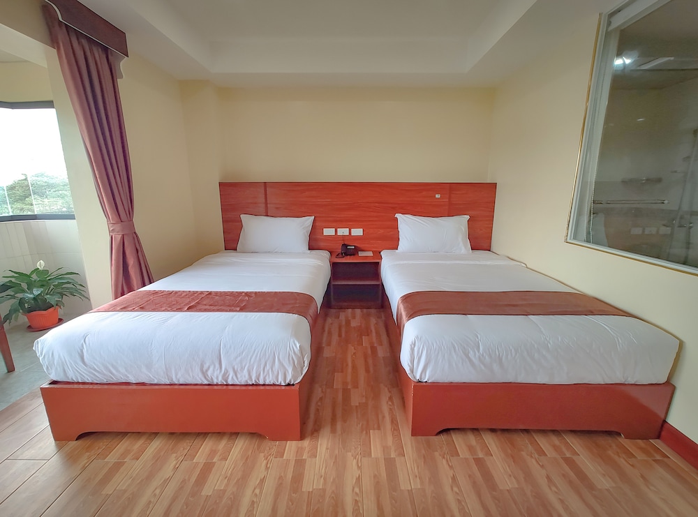 Basic Double or Twin Room, 2 Double Beds, Non Smoking, City View - Photo 4