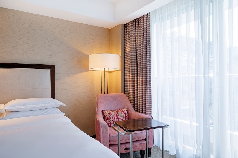 Room, 2 Double Beds, Partial Ocean View (Balcony) - Photo 2