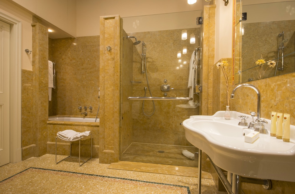 Deluxe Suite, 2 Bedrooms, Smoking - Photo 15