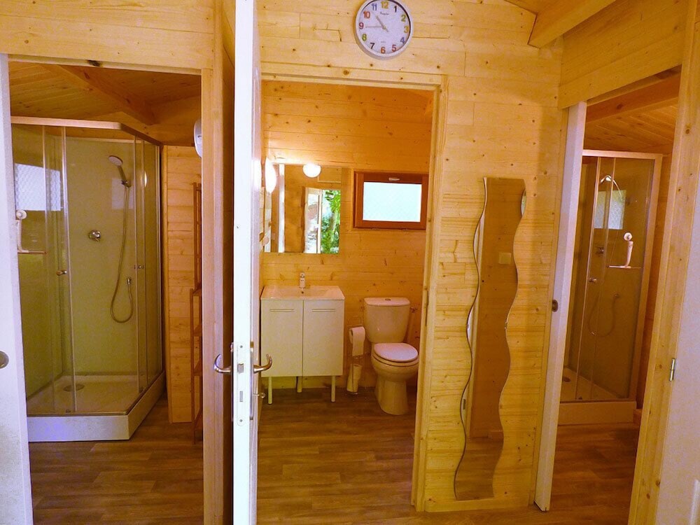 Chalet, Shared Bathroom photo 2